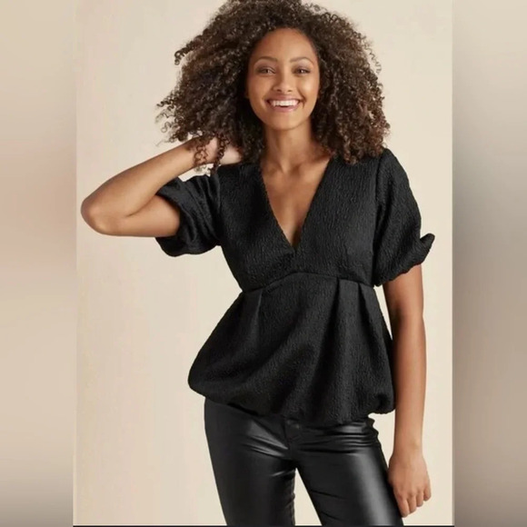 VENUS Tops - Black Top